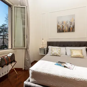 https://savoia-exclusive-house.it-romehotels.com